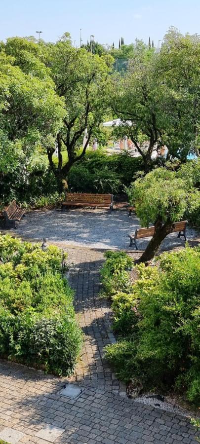Apartamento Dolce Blu Sirmione Rivoltella del Garda Exterior foto