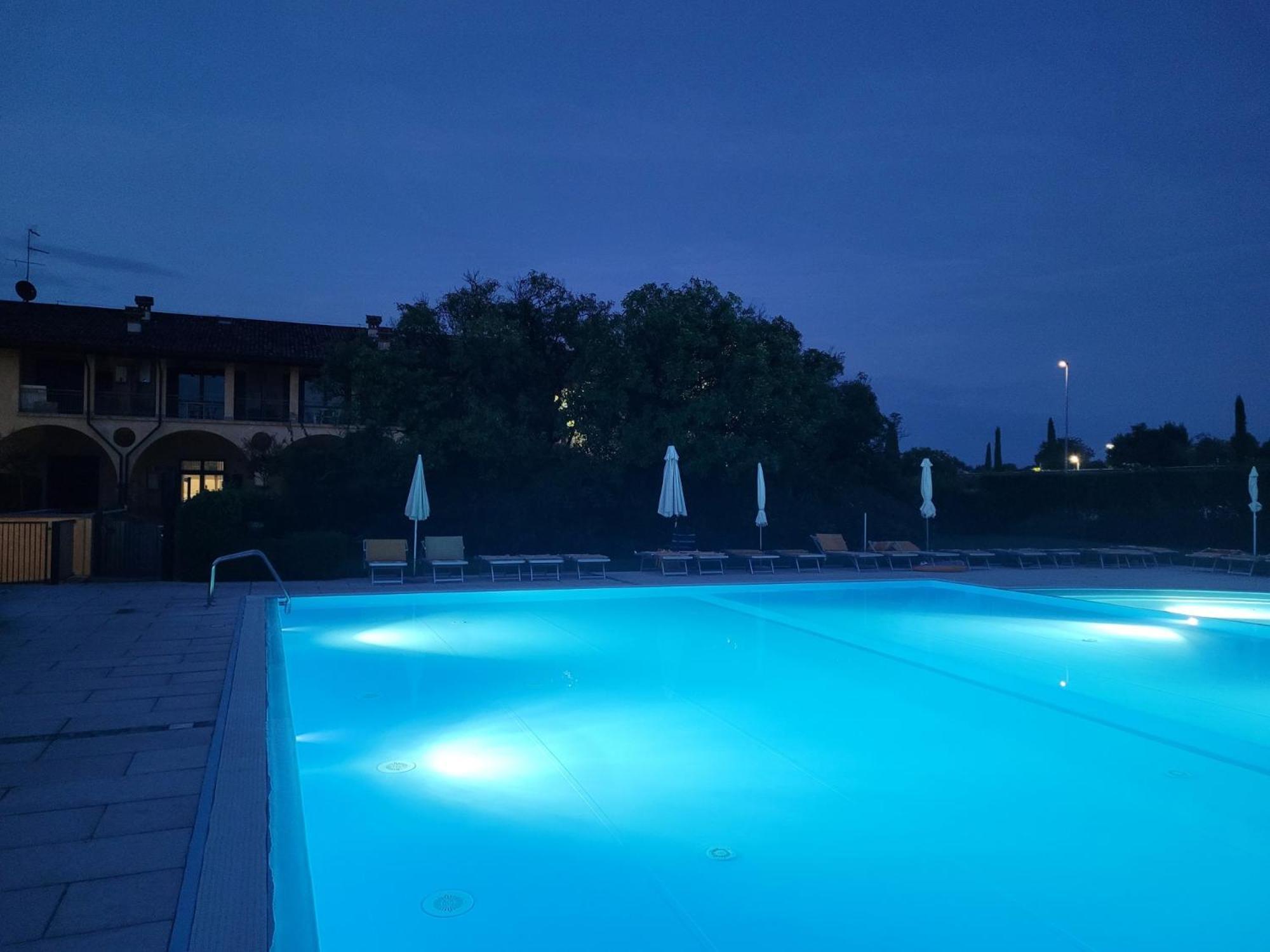 Apartamento Dolce Blu Sirmione Rivoltella del Garda Exterior foto